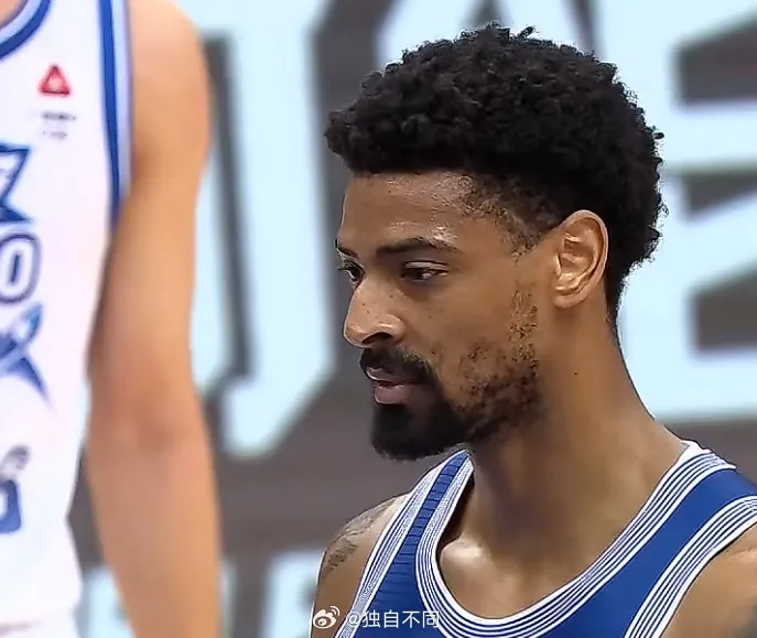 世界杯账号安全-青岛队记：进攻端被解放出来的米奇，再次成为获胜的功臣